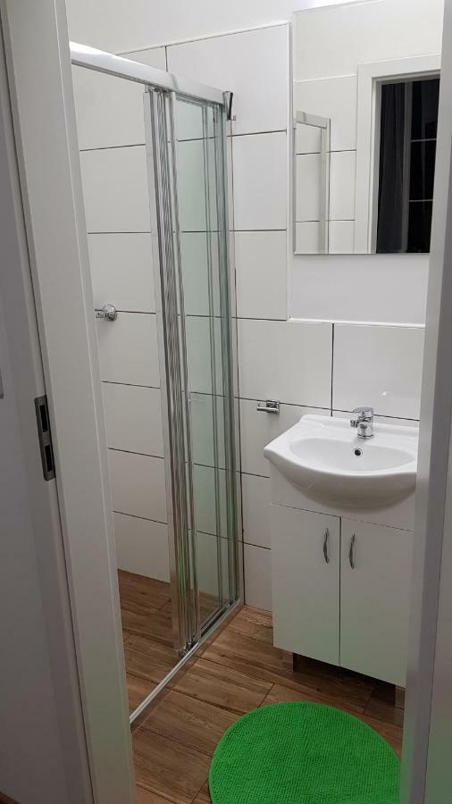 Apartament Nr 15 - 2 Pokoje Z Prywatnymi Lazienkami Centrum Poznan Exterior photo