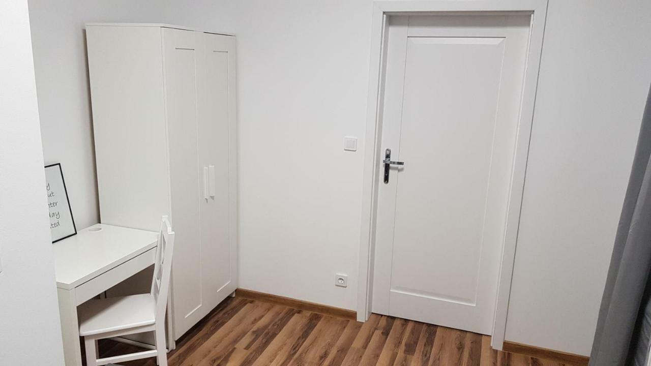 Apartament Nr 15 - 2 Pokoje Z Prywatnymi Lazienkami Centrum Poznan Exterior photo